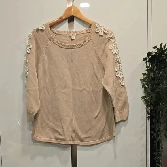 J. Crew beige 3/4  sleeve embellished blouse - Picture 1 of 6